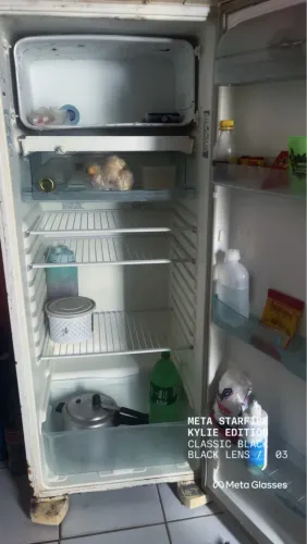 GELADEIRA BEM CONSERVADA PRA VENDER RAPIDINHO