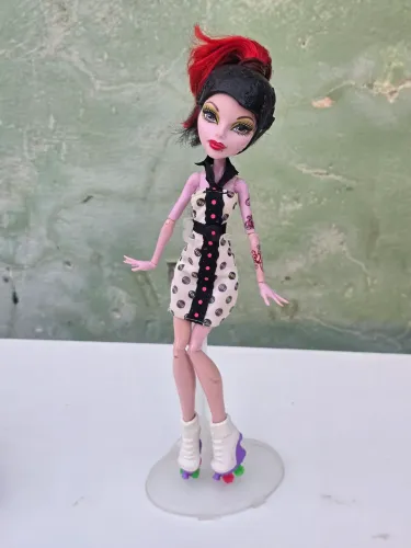 Monster High Operetta Skultimate Roller Maze (2012) Patins