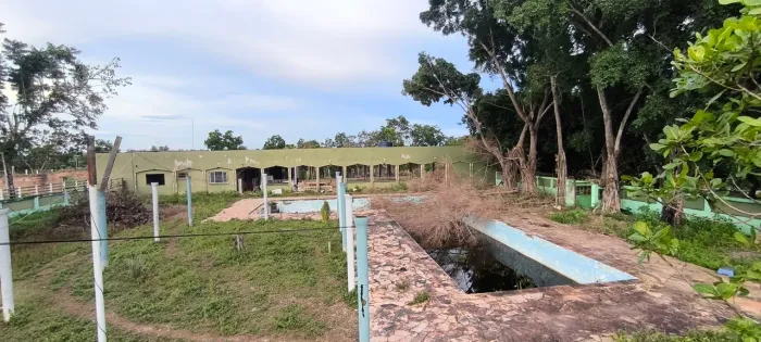 Área comercial estrada da guia
