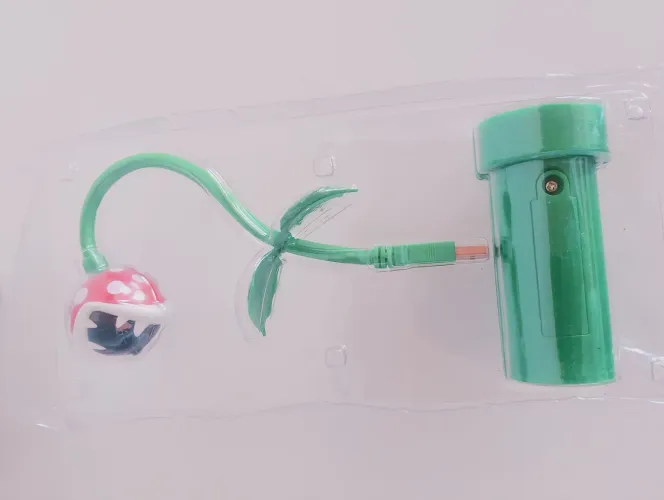 Luminária Piranha Flower Super Mario a pilhas semi nova