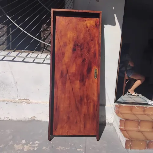 Porta de madeira e com batentes novo