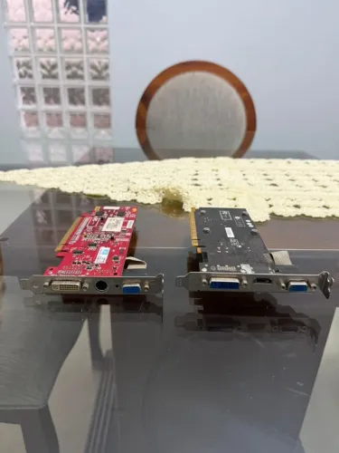 Kit 2 Placas de Vídeo AMD Radeon - Lote