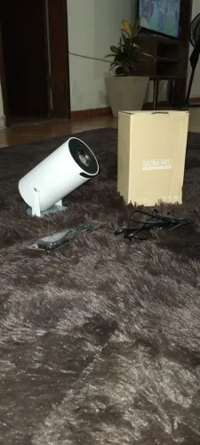 Vendo projetor ultra HD 4k novo nunca usado na caixa