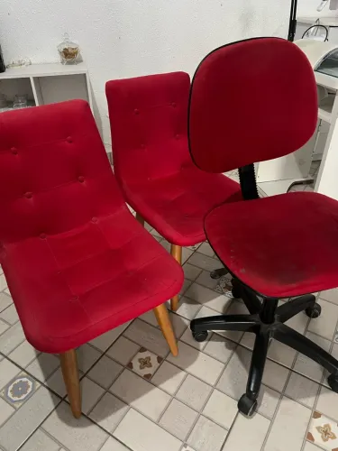 2 cadeiras poltrona + 1 cadeira secretaria 