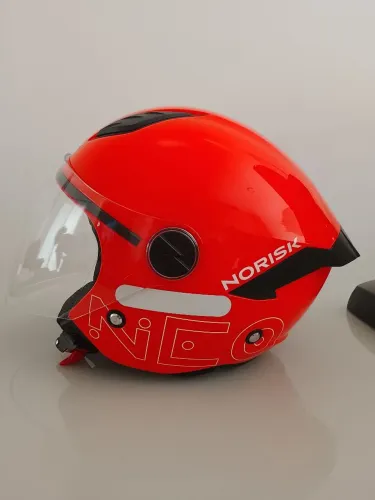 Capacete Norisk NeoColors semi novo usado pouquíssima vezes tem cheiro de novo ainda TM 58