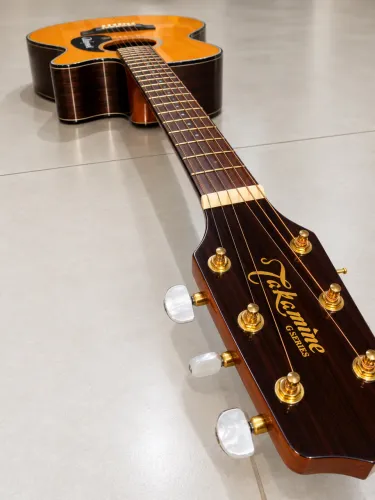 Violão eletroacústico - TAKAMINE EG440S