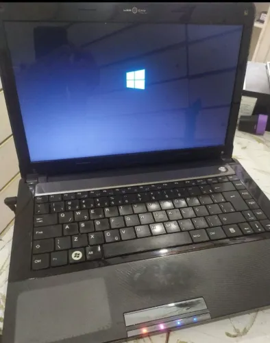 Notebook core i3 suporta i5 e i7 para estudos trabalhos e jogos leves funcionando