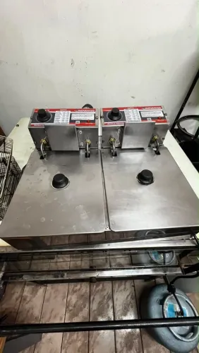 Vendo fritadeira de 2 cubas