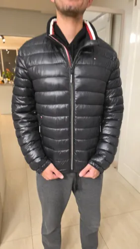 Jaqueta Tommy Hilfiger Puffer Acolchoada Packable Preta