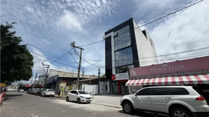 Alugo salas comerciais na Cidade Nova, andar todo, Av. Noel Nutels, Sumauma