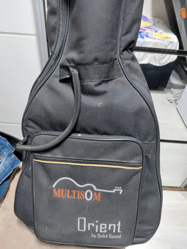 Violão com capa junto