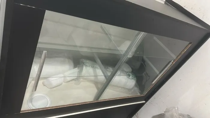 BALCÃO EXPOSITOR DE VIDRO PRETO - ÓTIMO ESTADO!
