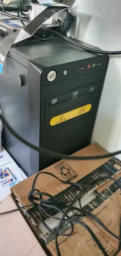 Computador e itens de trabalho