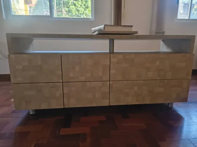 Rack para televisão com gavetas