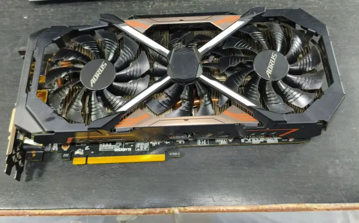 Placa de vídeo Nvidia GeForce GTX 1080ti Gigabyte aorus com defeito leia!!