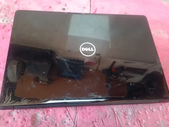 notebook Dell i5 para peças não liga sem HD sem bateria e sem carregador