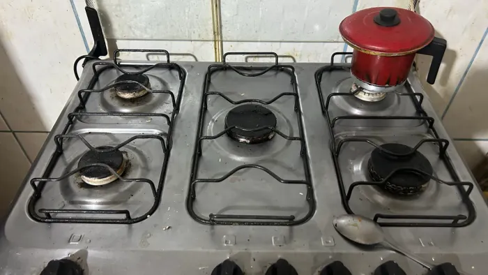 Vendo fogão Usado da marca cônsul 5 bocas.