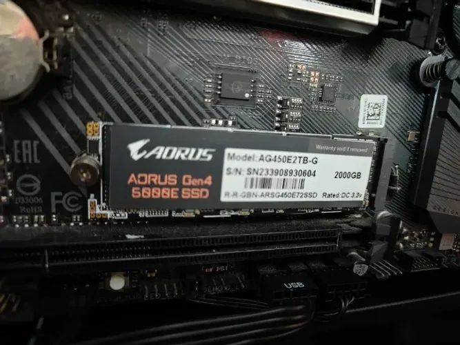 PRA SAIR LOGO! SSD AORUS NVMe Gen4 2TB - IMPECÁVEL