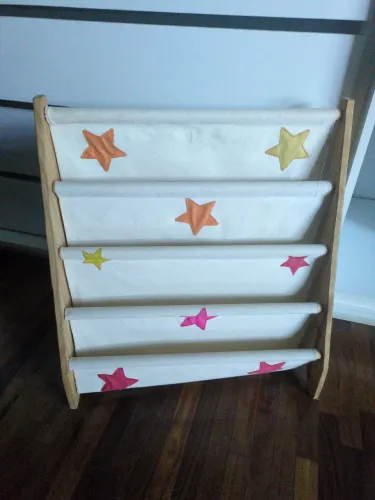 Rack porta livros infantil Montessori