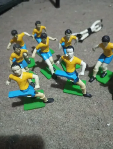 BONECOS DE FUTEBOL DA GULLIVER