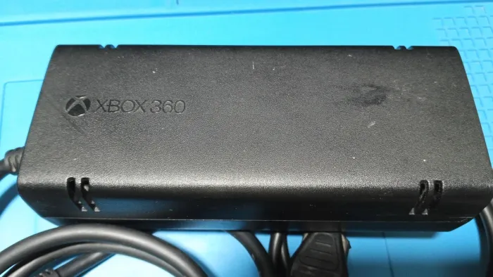 Fonte Original do Console Vídeo Game Xbox 360 Super Slim 1 Pino Funcionando ZN Sp Retira