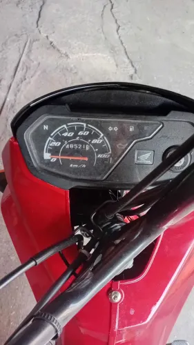 Moto em perfeito estado pneus novos IPVA pago interessados lig- * fala com propriet