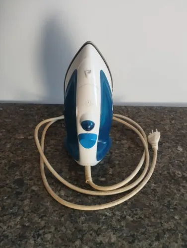 FERRO DE PASSAR A VAPOR