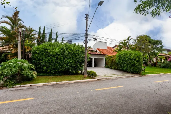 Casa de condomínio para venda tem 230 metros quadrados com 3 quartos