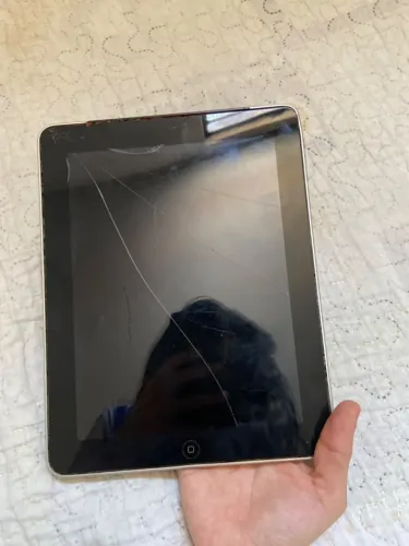 iPad 1ª Geração 16GB (Modelo A1337) - Sucata / PeçasDescrição:Vendo iPad 1ª Geração de 16G
