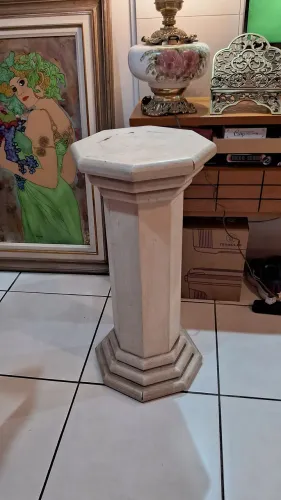 Antiga Coluna oitavada e madeira, altura 75 cm x 1.14 de circunferência