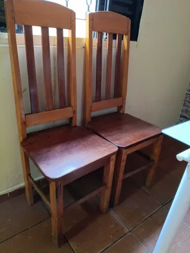 Cadeiras de madeira