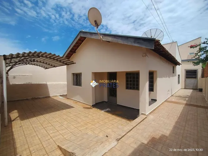 Casa residencial ou comercial de fundos, a 20 metros da Avenida Murchid Homsi, excelente l