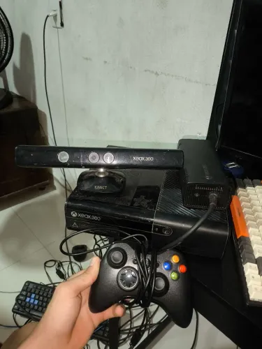 Xbox 360 super eslim (aceito troca)