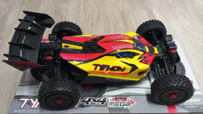 Automodelo CARRO ARRMA 1/8 TYPHON MEGA 665 4WD BUGGY