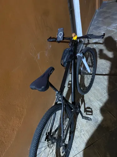 bicicleta aro 28 ou maior, esta em otimo estado, apenas os dois freios que estão ruins. 