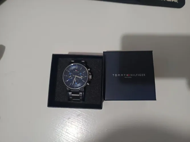 Relógio Tommy Hilfiger 1 ano de uso