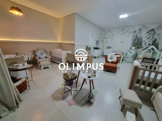 Loja Comercial próxima ao UMC, Pátio Vinhedos no Bairro Jardim Karaíba.