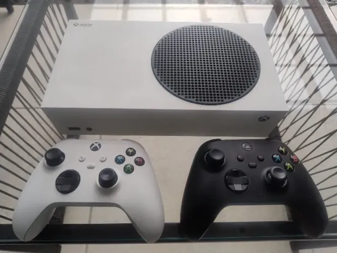 XBOX SERIES S + 2 CONTROLES