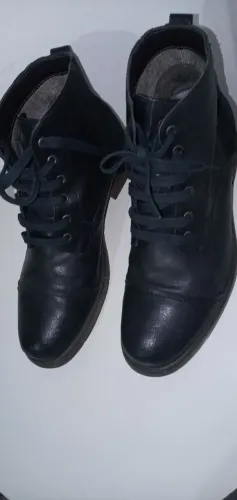 Bota masculina Democrata ( modelo: Garage) em couro legítimo. Tam.40. Usada.