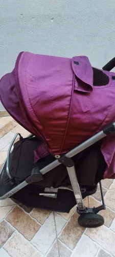 Carrinho de bebê novo