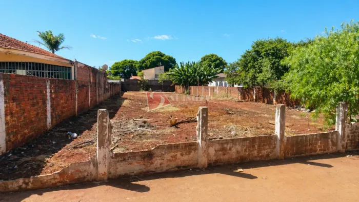 Terreno à venda em Maringá, Vila Morangueira, com 480 m²