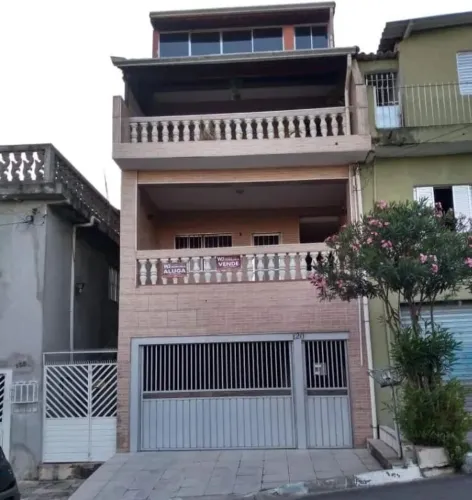Sobrado a venda em Carapicuíba