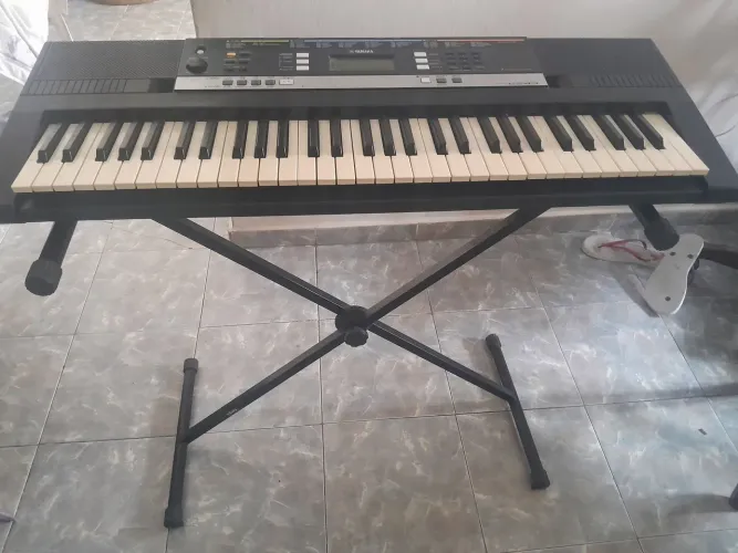 Estou vendendo um teclado musical em bom estado