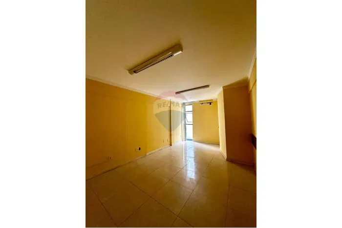 **Sala Comercial Vend. na Rua dos Abacateiros**