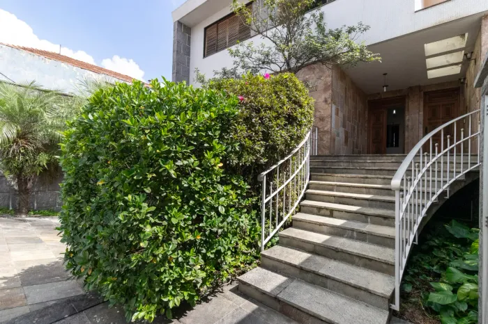 Casa para venda em Vila Carrão com 3 quartos, sendo 3 suítes, 382m²