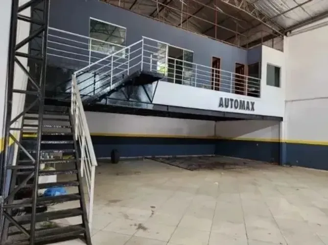 Prédio comercial na Av. Generalíssimo Deodoro, 224m² - Nazaré - para locação.