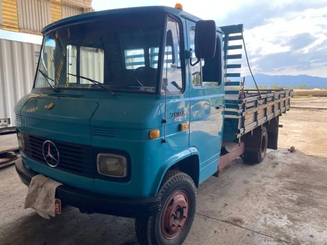 Caminhão 708E