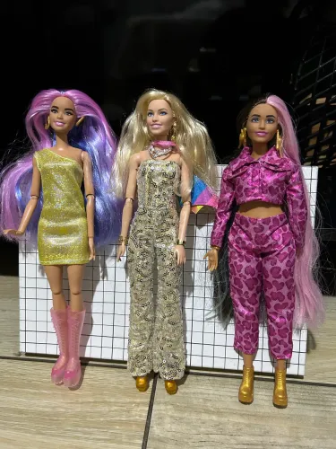 3 Barbies