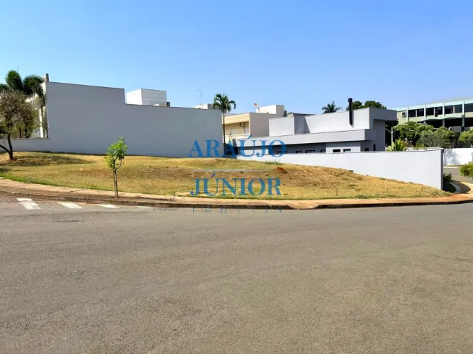 Terreno no Condomínio Ipês Amarelos à Venda em Americana-SP, com 650m²