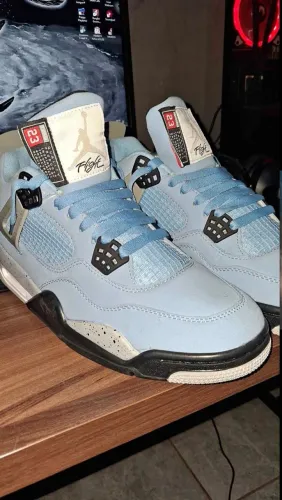 Air Jordan 4 University Blue 